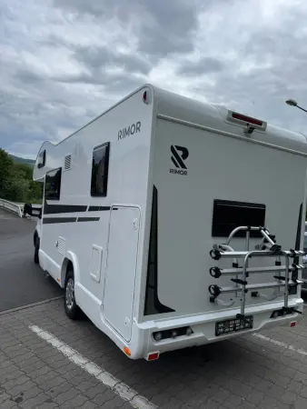 Rimor Kilig 9 - Alkoven-Wohnmobil für 6 Personen mit Automatik - fotografie 2