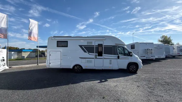 Adria Matrix Axess 670 SL - Teilintegrierter mit Lithium - fotografie 2