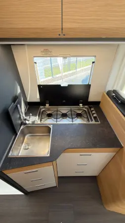 Adria Matrix Axess 670 SL - Teilintegrierter mit Lithium - fotografie 11
