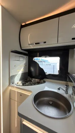 CI Magis 84 Plus - Alkoven-Wohnmobil für 6 Personen - fotografie 11