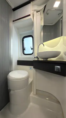 Adria Twin Sports 640 SGX - Kastenwagen-Camper mit Automatik - fotografie 12