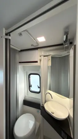 Adria Twin Sports 640 SGX - Kastenwagen-Camper mit Automatik - fotografie 12