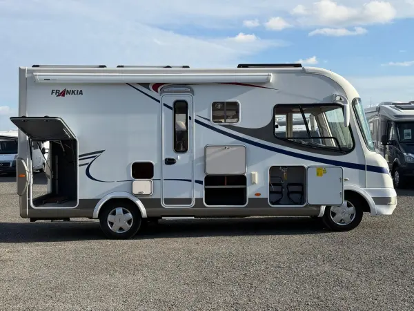 Frankia auf Mercedes-Benz Sprinter - Automatik - fotografie 18