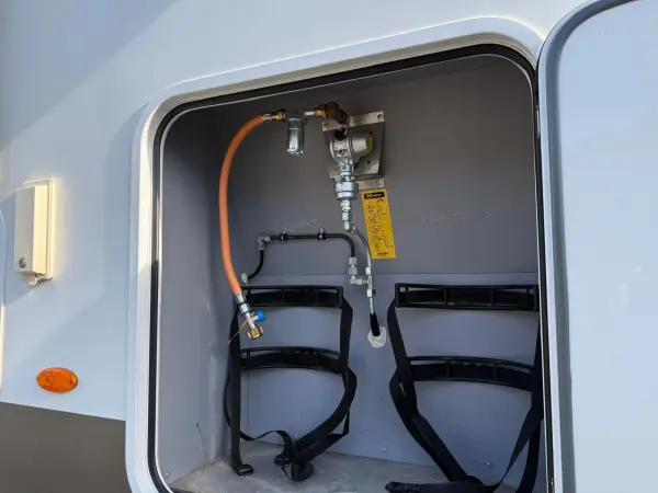 Frankia auf Mercedes-Benz Sprinter - Automatik - fotografie 19