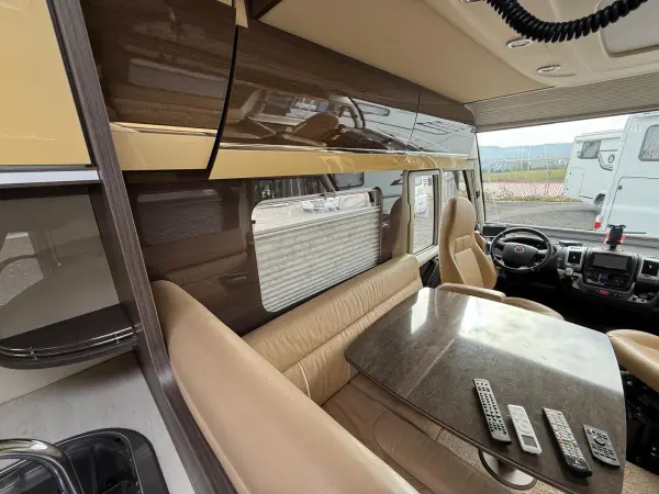 Bürstner Grand Panorama - luxuriöses Wohnmobil mit Automatik - fotografie 9