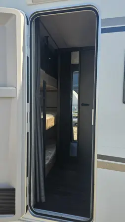 Weinsberg CaraOne 400 LK (3-Etagen-Bett) - fotografie 6