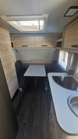 Weinsberg CaraOne 400 LK (3-Etagen-Bett) - fotografie 12