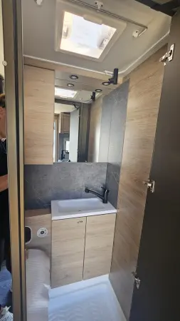 Weinsberg CaraOne 400 LK (3-Etagen-Bett) - fotografie 15